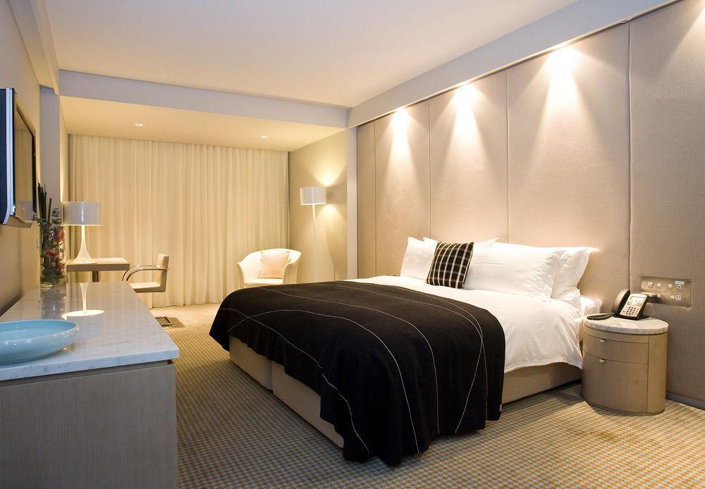 Hotel Realm Canberra Zewnętrze zdjęcie A bedroom at the Mandarin Oriental, Munich