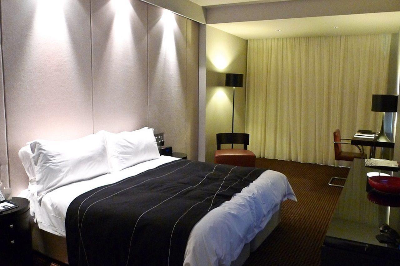 Hotel Realm Canberra Zewnętrze zdjęcie A room at the hotel