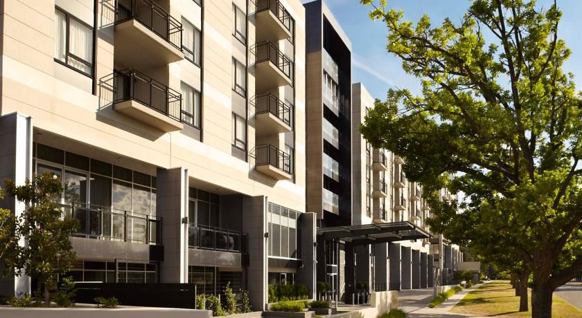 Hotel Realm Canberra Zewnętrze zdjęcie Residential complex in the city