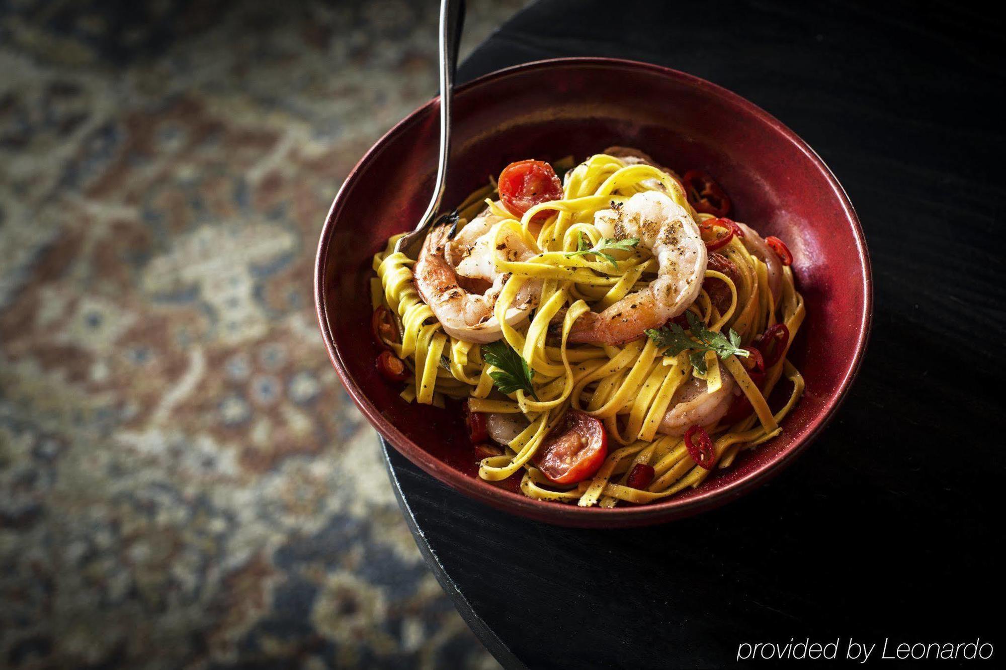 Hotel Realm Canberra Zewnętrze zdjęcie Shrimp and bell pepper pasta