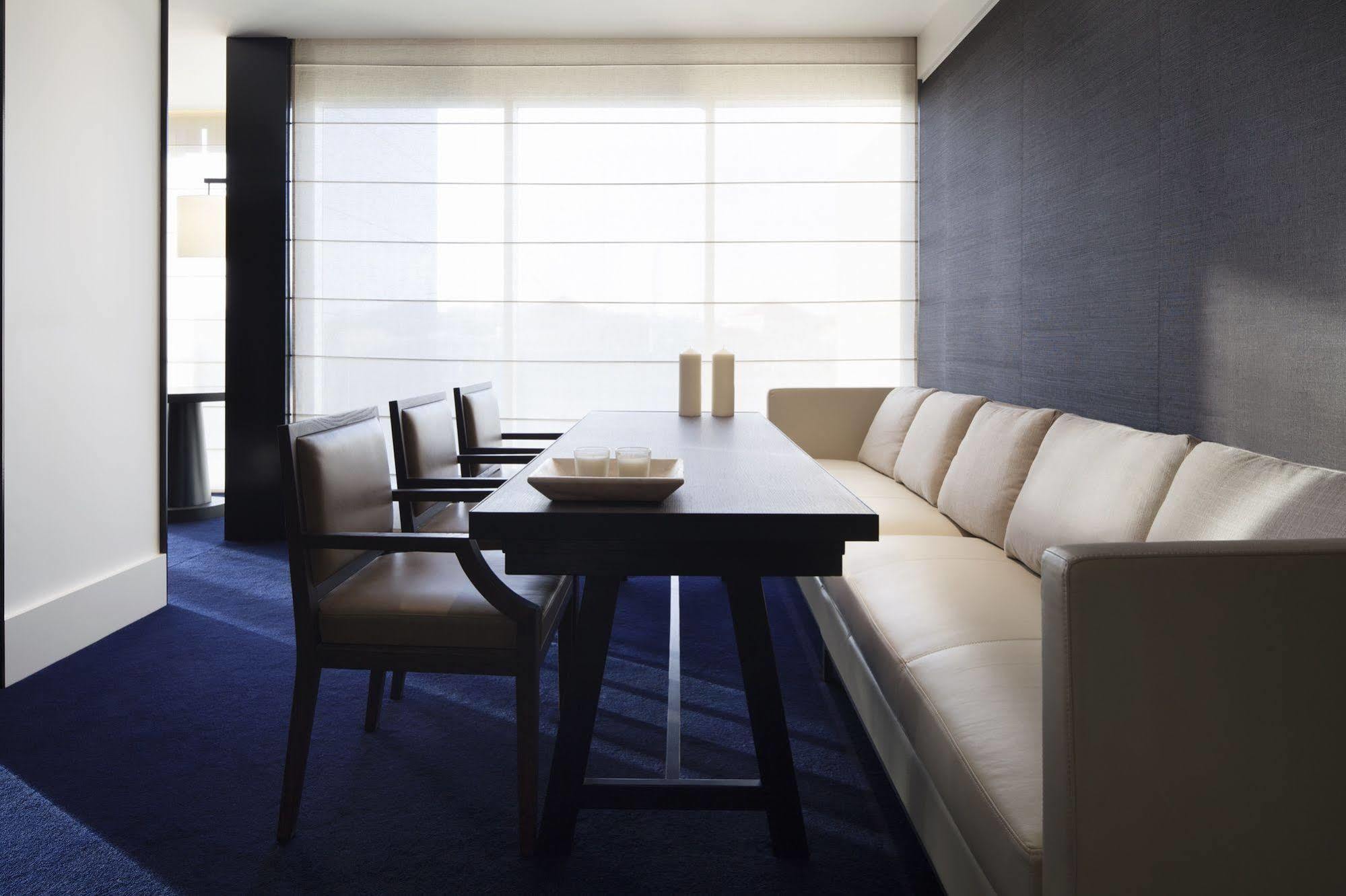 Hotel Realm Canberra Zewnętrze zdjęcie A meeting room at the London InterContinental