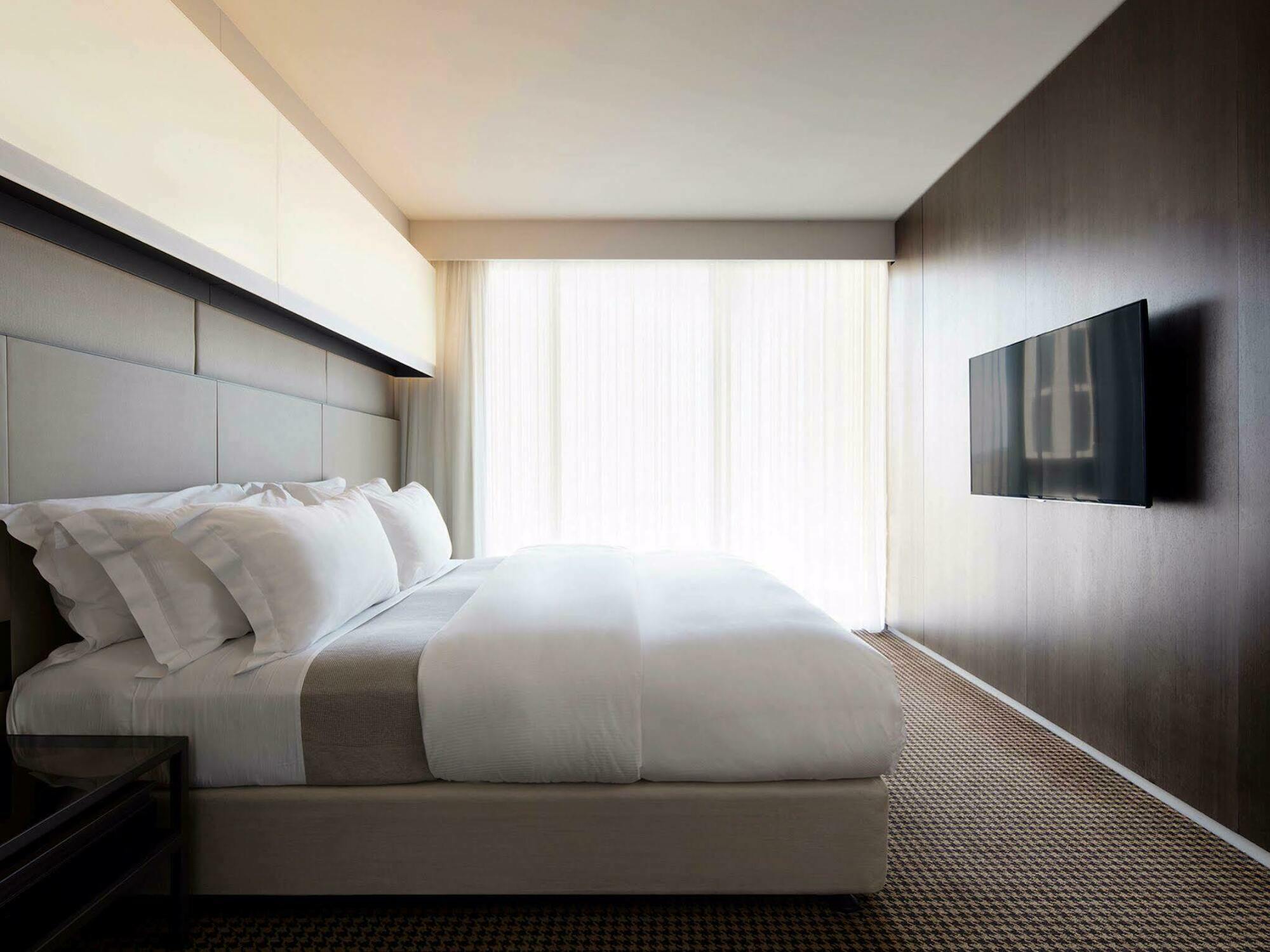 Hotel Realm Canberra Zewnętrze zdjęcie A bedroom at the hotel
